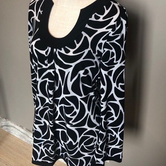 WHBM Black and White Pattern Tunic - Picture 3 of 9